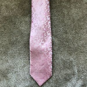 Sean John fine tailoring pink silk tie.